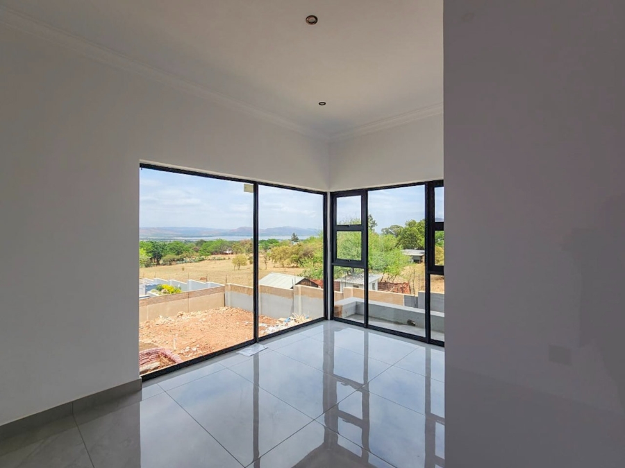To Let 5 Bedroom Property for Rent in Melodie North West